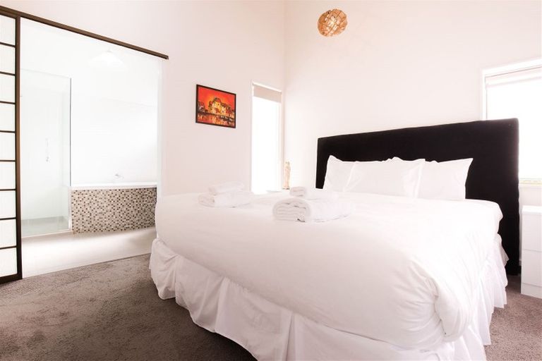 Photo of property in 19 Tiri View Place, Waiake, Auckland, 0630