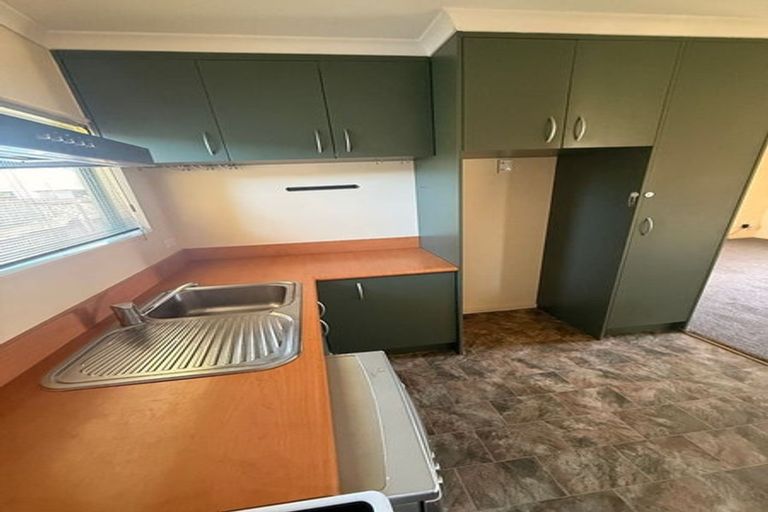 Photo of property in 14 Oxford Street, Fairfield, Hamilton, 3214