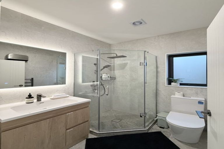 Photo of property in 584e Beach Road, Rothesay Bay, Auckland, 0630