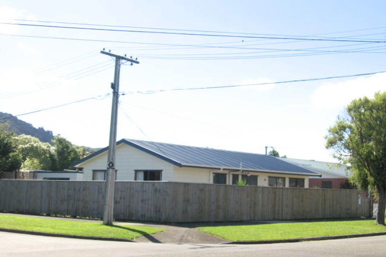 Photo of property in 3 Hazel Street, Ebdentown, Upper Hutt, 5018