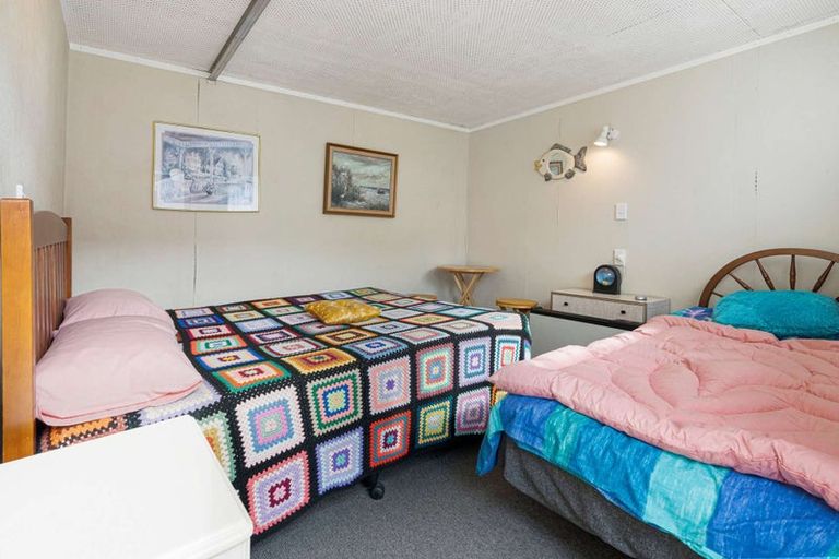 Photo of property in 5 Mcleod Road, South Head, Helensville, 0874