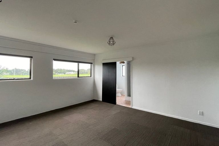 Photo of property in 33a Fitzroy Road, Fitzroy, New Plymouth, 4312