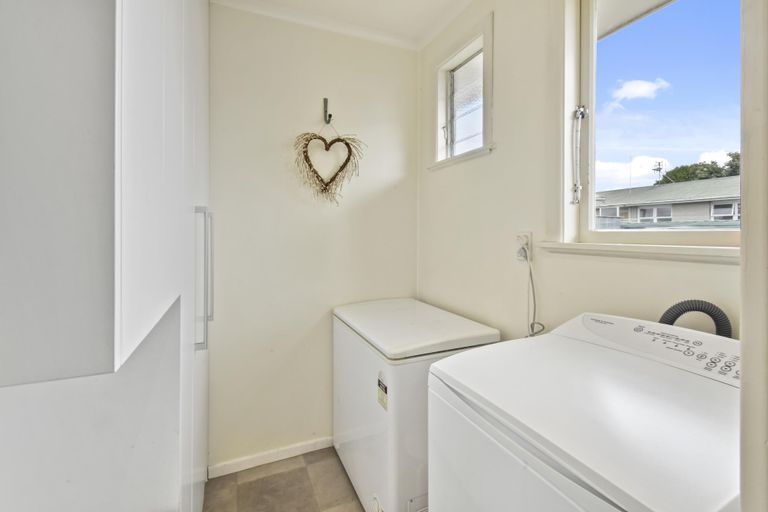 Photo of property in 10 Lomas Place, Manurewa, Auckland, 2102