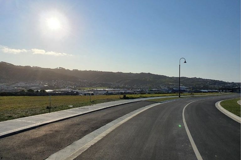 Photo of property in 17 Te Hoiere Street, Aotea, Porirua, 5024