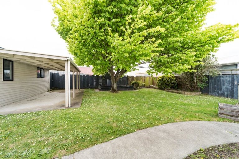 Photo of property in 14 Gladys Place, Kelvin Grove, Palmerston North, 4414