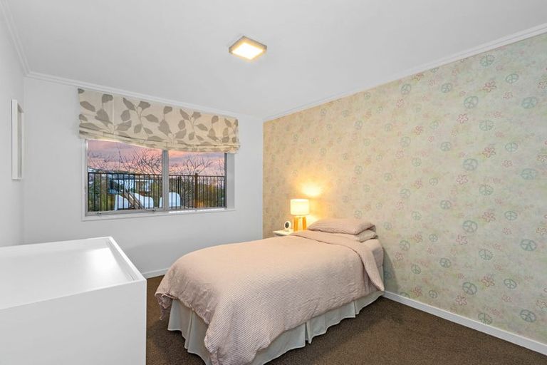 Photo of property in 19 Luxton Place, Mount Pleasant, Christchurch, 8081