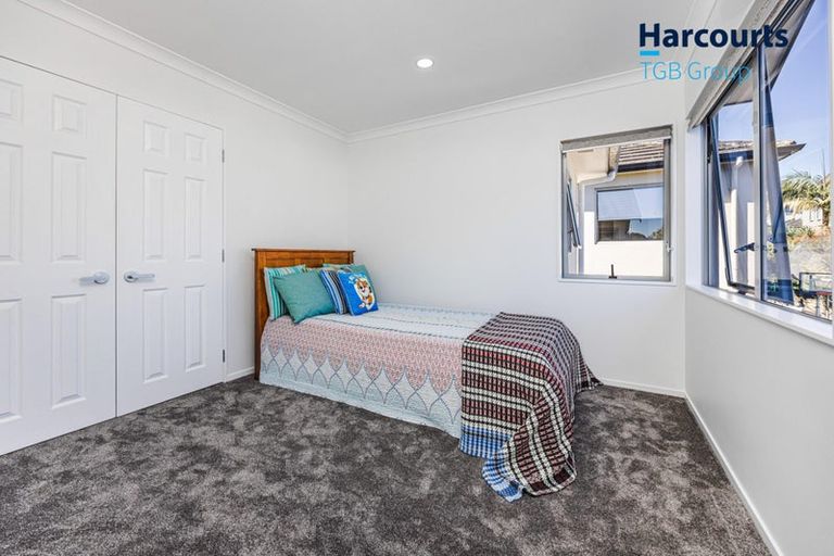 Photo of property in 2 Beatrice Place, Flat Bush, Auckland, 2016