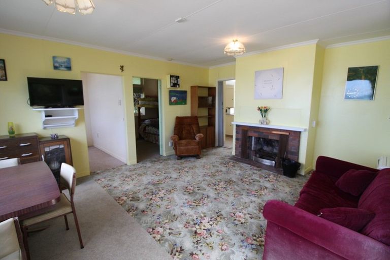 Photo of property in 2 Moana Street, Kaka Point, 9271