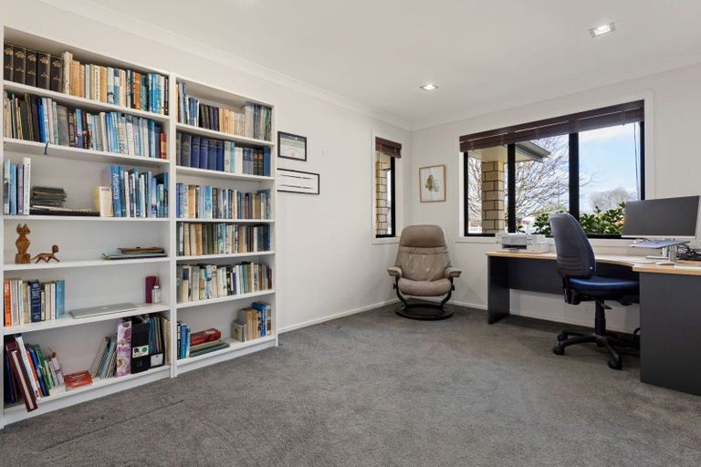 Photo of property in 9 Cooper Crescent, Cambridge, 3434