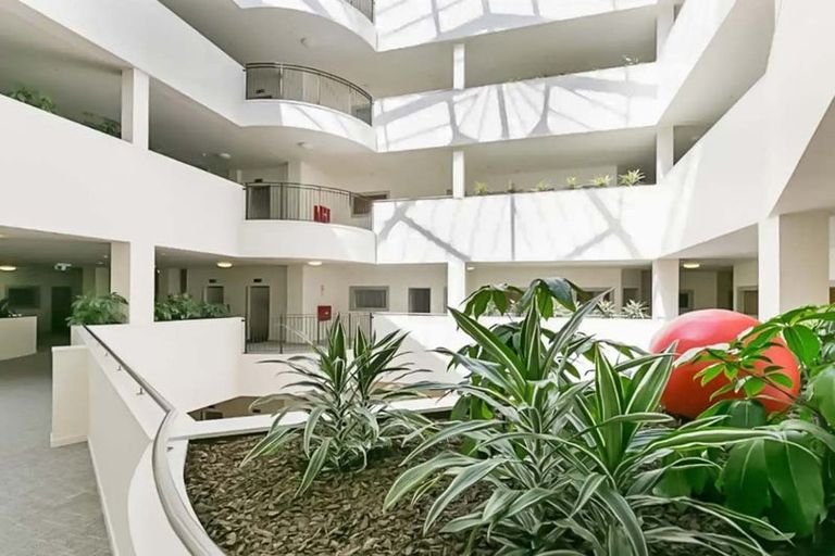 Photo of property in Stadium Garden Flats, 209/107 Thorndon Quay, Pipitea, Wellington, 6011