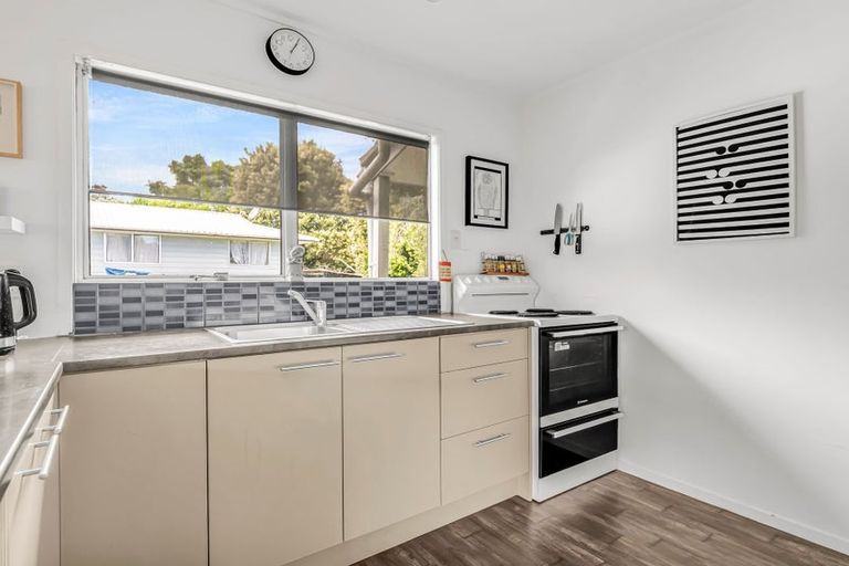 Photo of property in 3 Buisson Glade, West Harbour, Auckland, 0618
