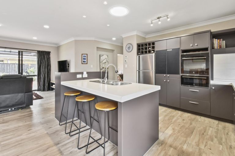 Photo of property in 25 Girvan Terrace, Wattle Downs, Auckland, 2103