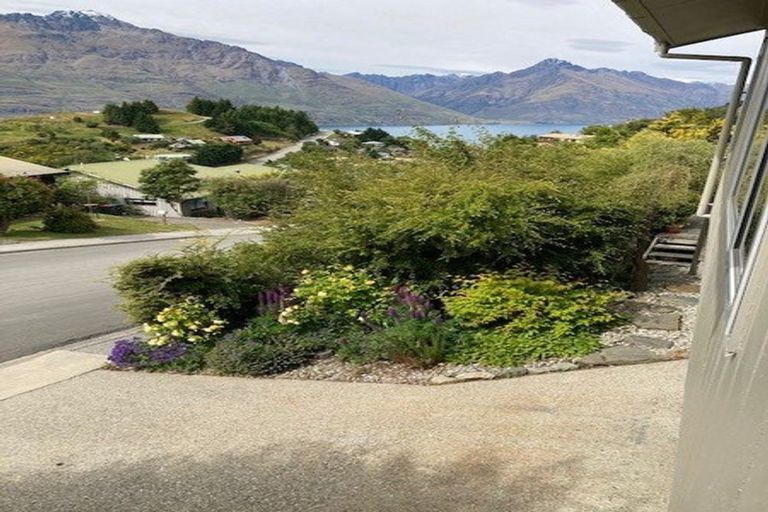 Photo of property in 38 Greenstone Place, Fernhill, Queenstown, 9300