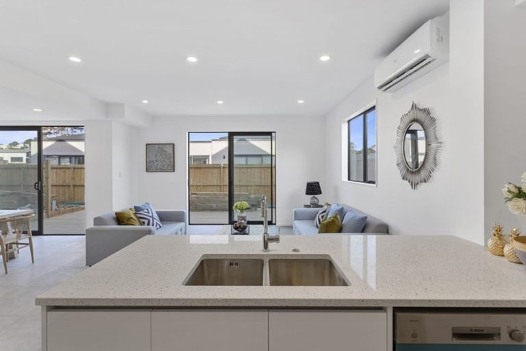 Photo of property in 36 Waihou Crescent, Albany Heights, Auckland, 0632