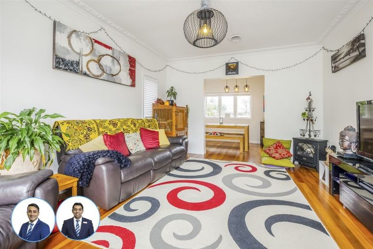 Photo of property in 14 Coronation Road, Mangere Bridge, Auckland, 2022
