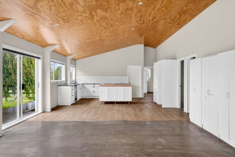 Photo of property in 61 Boord Crescent, Kumeu, 0891