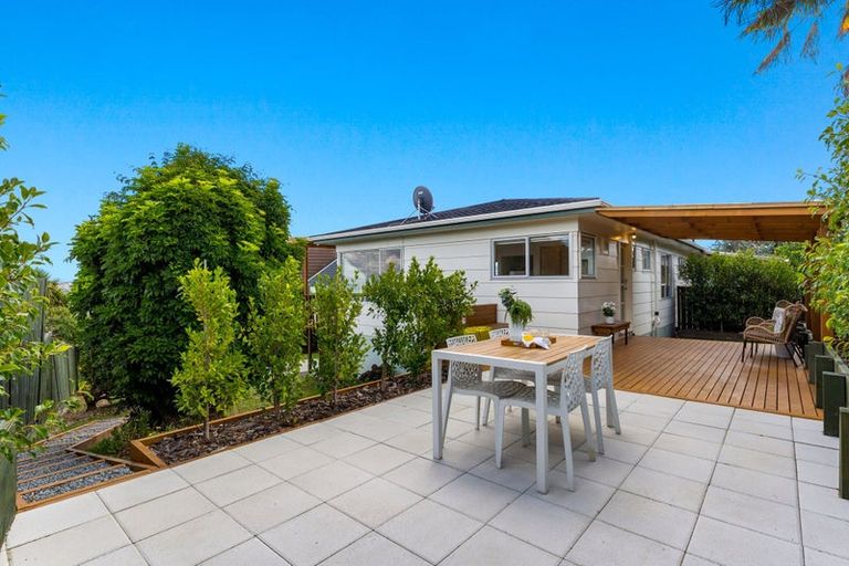 Photo of property in 2/43 Telstar Place, Beach Haven, Auckland, 0626