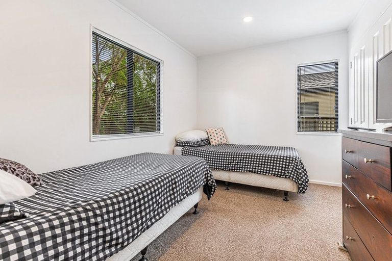 Photo of property in 9/17 Neta Grove, Henderson, Auckland, 0612