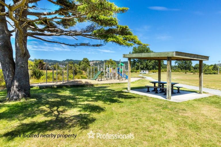 Photo of property in 1/4 Parera Grove, Heretaunga, Upper Hutt, 5018