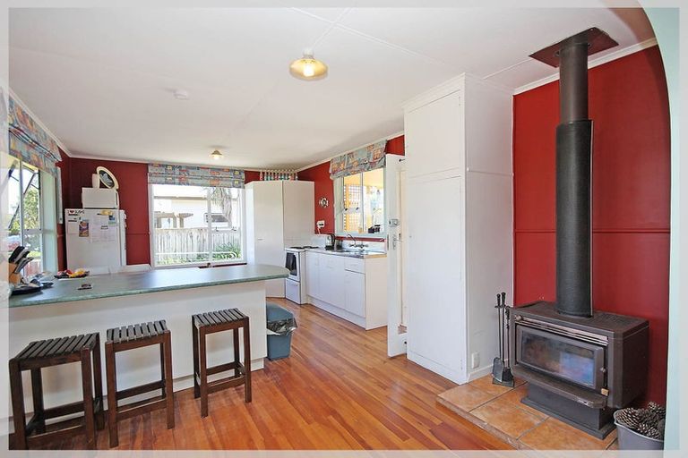 Photo of property in 9 Dewe Terrace, Foxton Beach, Foxton, 4815