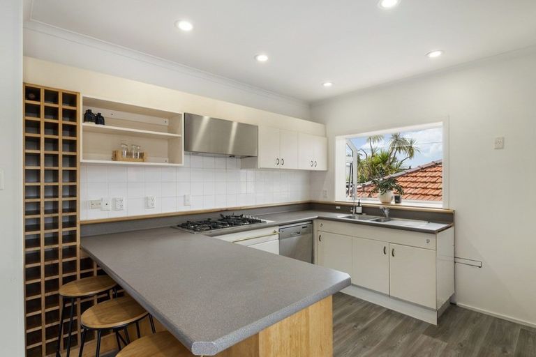 Photo of property in 31 Norwood Road, Bayswater, Auckland, 0622