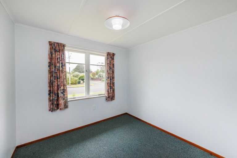 Photo of property in 2 Stoke Place, Awapuni, Palmerston North, 4412