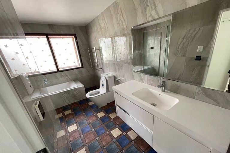 Photo of property in 22c Buscomb Avenue, Henderson, Auckland, 0610