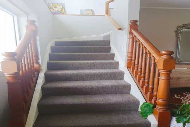 Photo of property in 7 Ellesmere Crescent, Pakuranga Heights, Auckland, 2010