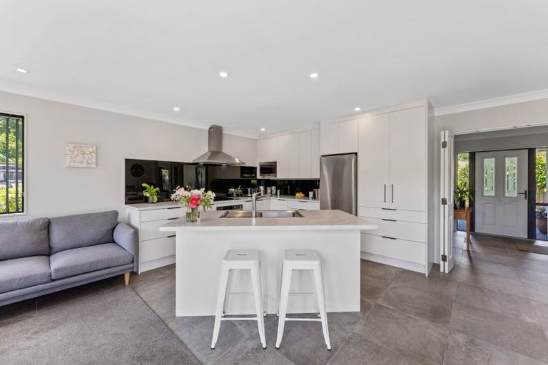 Photo of property in 10 Carlow Grove, Birchville, Upper Hutt, 5018