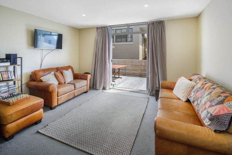 Photo of property in Pirie Street Townhouses, 27/35 Pirie Street, Mount Victoria, Wellington, 6011