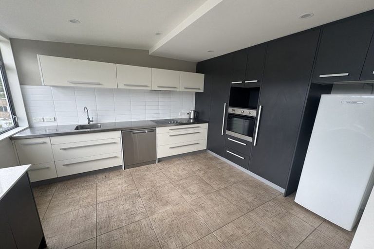 Photo of property in 22 Tiketike Way, Brooklyn, Wellington, 6021