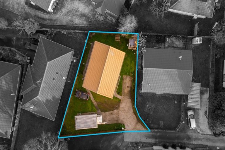 Photo of property in 2/11 Nearco Street, Randwick Park, Auckland, 2105