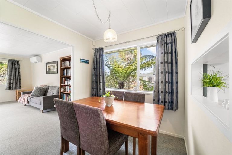 Photo of property in 8 Newstead Avenue, Browns Bay, Auckland, 0632