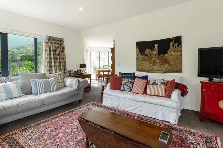 Photo of property in 12 Larch Court, Kelvin Heights, Queenstown, 9300