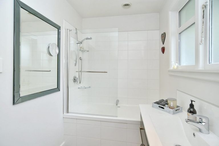 Photo of property in 70 Grahams Road, Burnside, Christchurch, 8041