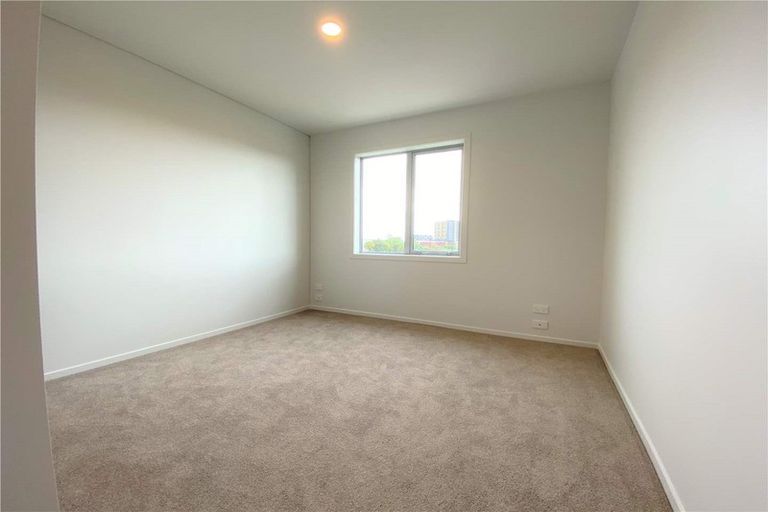 Photo of property in 15 Ceramic Lane, New Lynn, Auckland, 0600