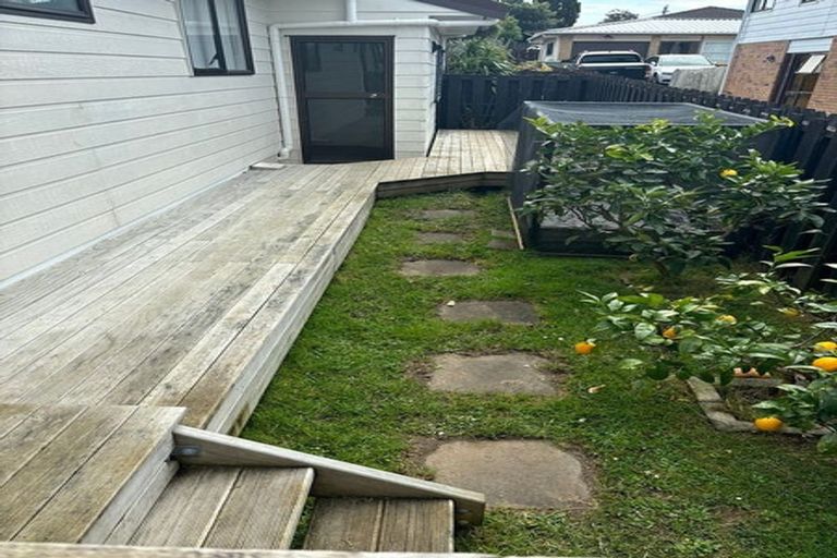 Photo of property in 1/5 Strid Road, Te Atatu South, Auckland, 0610