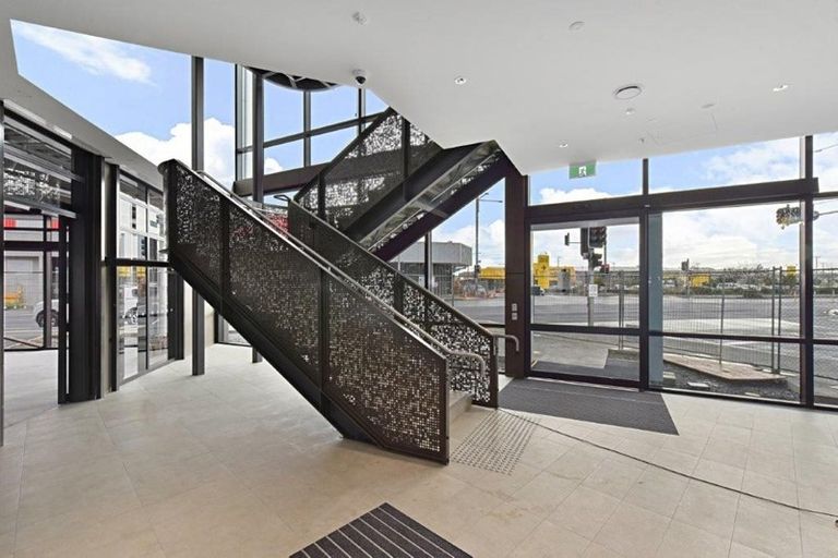 Photo of property in 1 Gallipoli Place, Flat Bush, Auckland, 2019