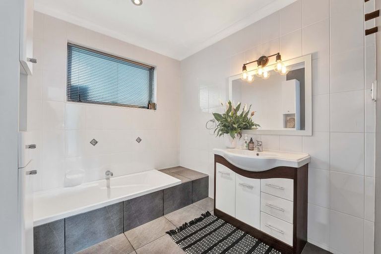 Photo of property in 29 Whakapaki Street, Urenui, 4375