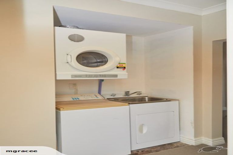 Photo of property in 53 Garden Road, Northland, Wellington, 6012