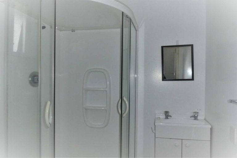 Photo of property in 8 Clonbern Place, Upper Riccarton, Christchurch, 8041