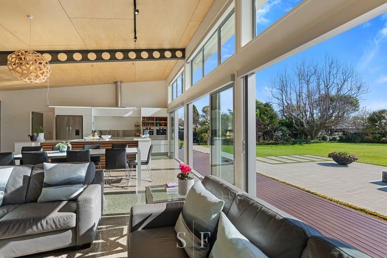 Photo of property in 8 Ngarara Road, Waikanae, 5036