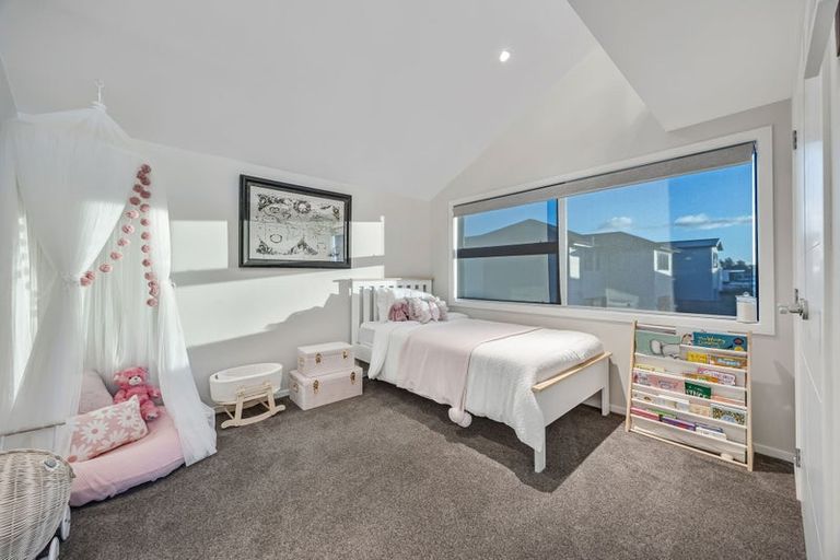 Photo of property in 39 Craigs Way, Hobsonville, Auckland, 0616
