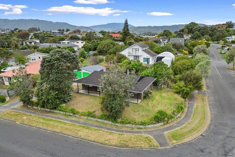 Photo of property in 62 Queens Road, Waikanae Beach, Waikanae, 5036