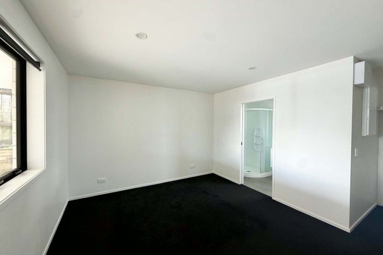 Photo of property in 6 Banks Street, Marfell, New Plymouth, 4310