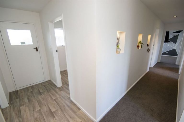 Photo of property in 8 Gibbs Drive, Woodend, 7610