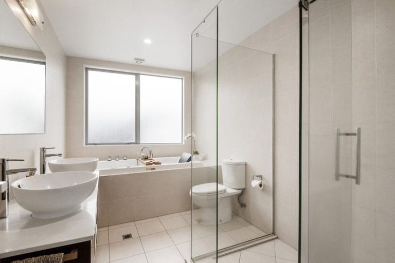 Photo of property in 14 Ilam Lane, Fairview Heights, Auckland, 0632