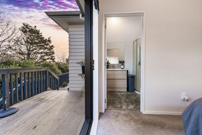 Photo of property in 2 Tarara Lane, Kumeu, 0810