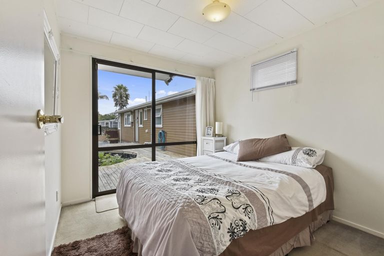 Photo of property in 10 Lomas Place, Manurewa, Auckland, 2102