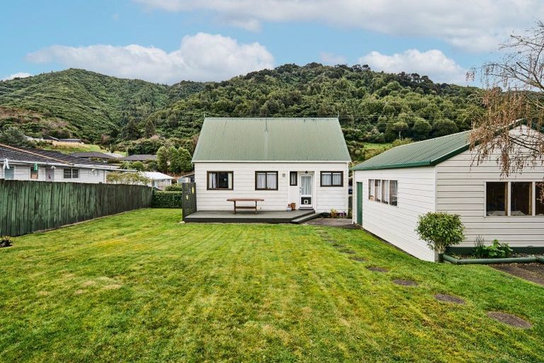 Photo of property in 26 Hartford Crescent, Totara Park, Upper Hutt, 5018